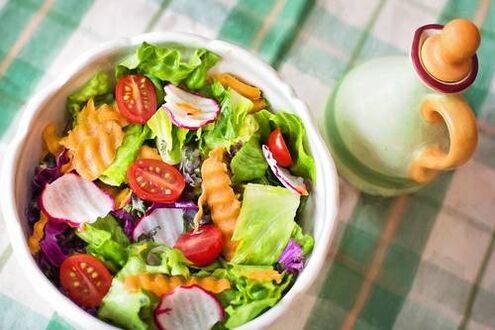 salatin kayan lambu akan abincin keto